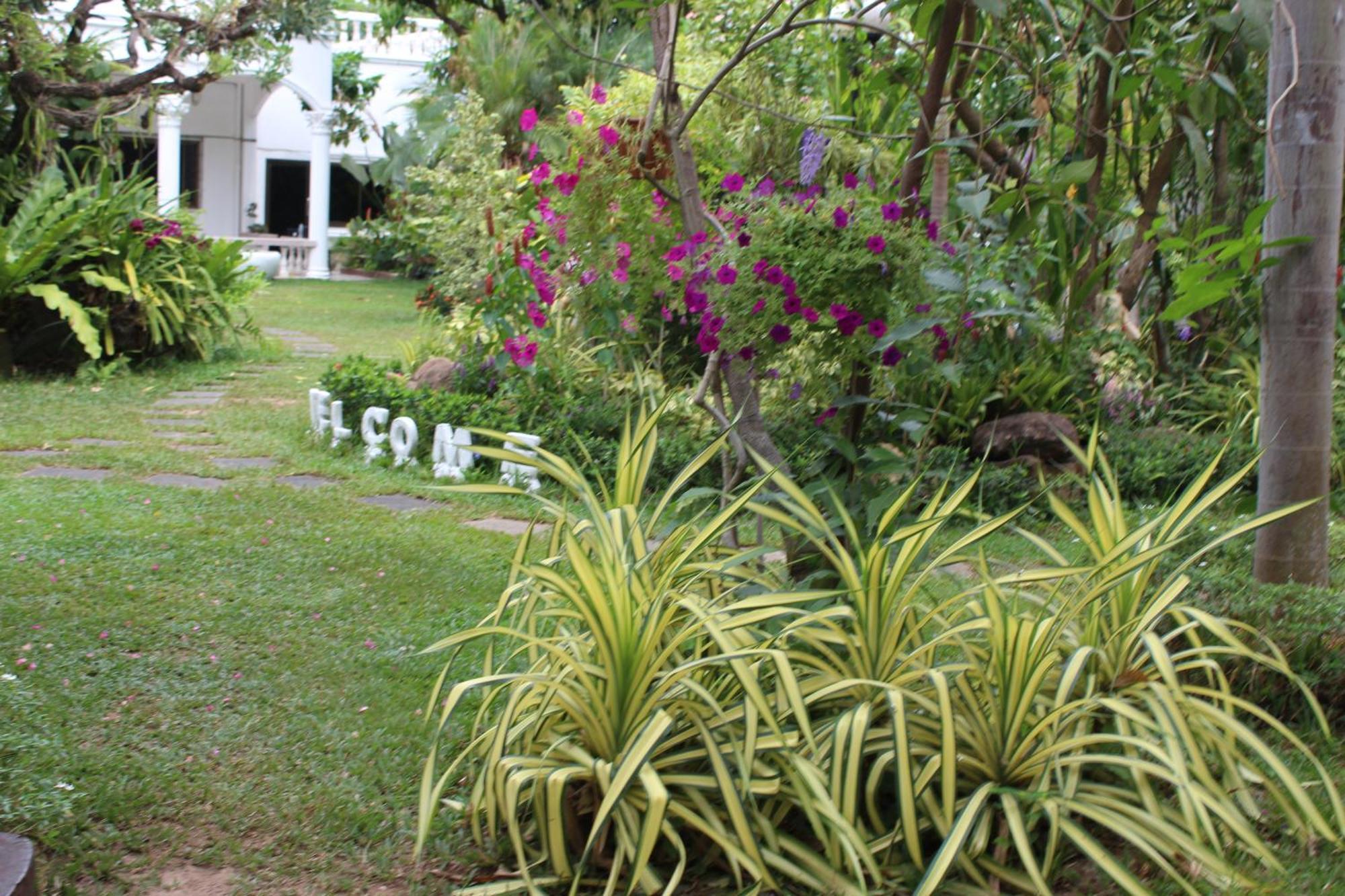 White Elephant Resort Surin Exterior photo
